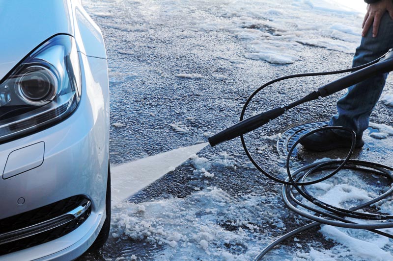 Wintertipps: Batterie im Auto: Warm halten und Kurzstrecken meiden